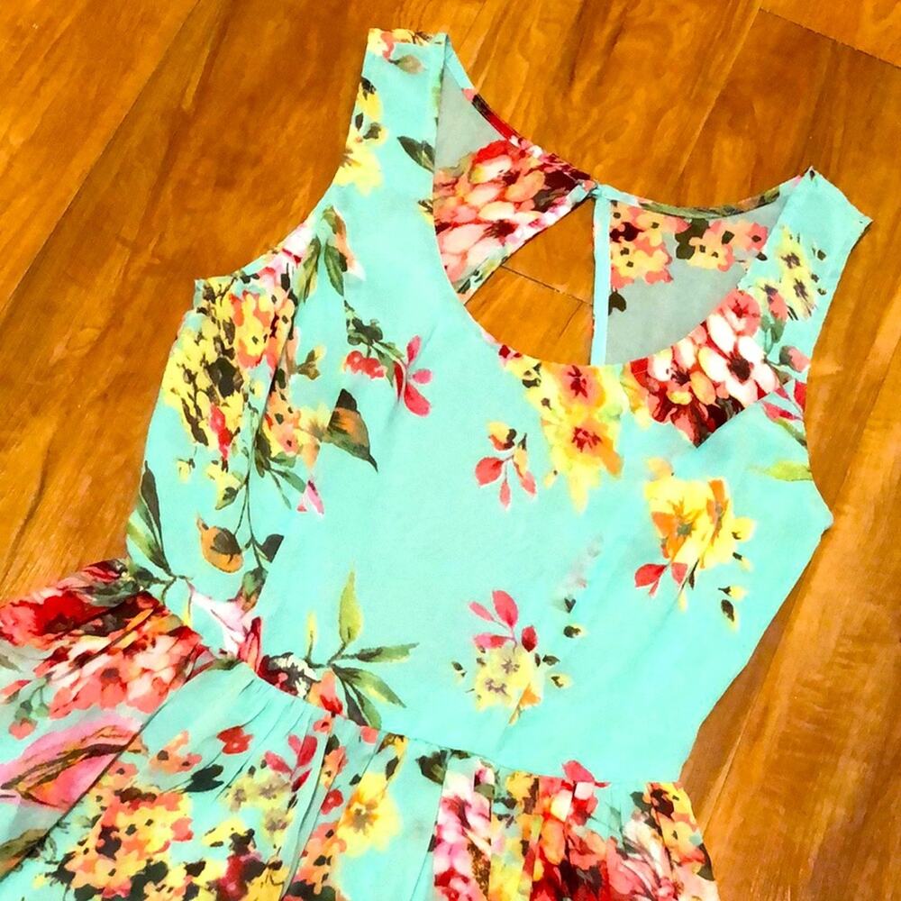 Windsor Light Green Floral Dress Size Small